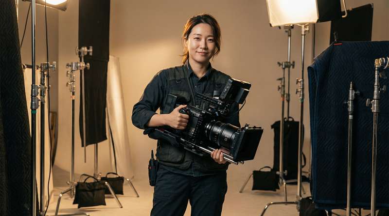 草莓视频摄影师专家李雨晴